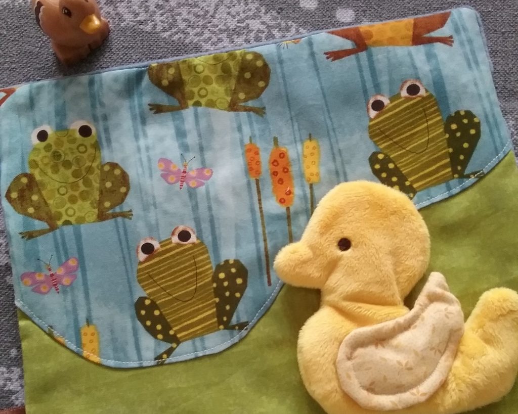 Doudou plat canard grenouilles