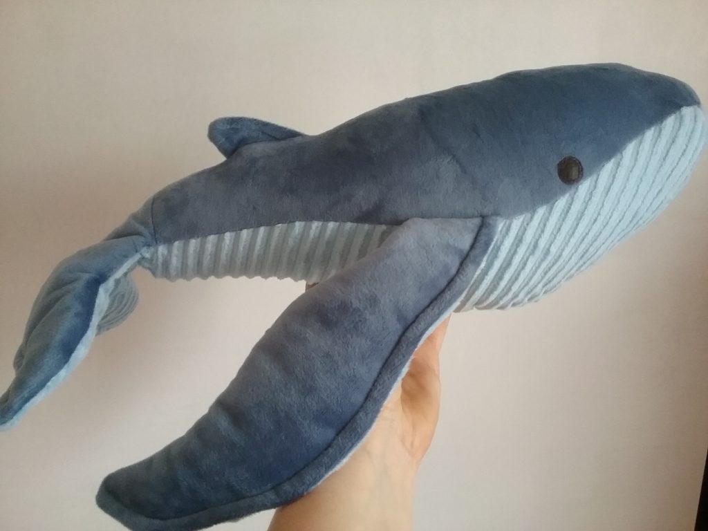 Grande baleine en peluche