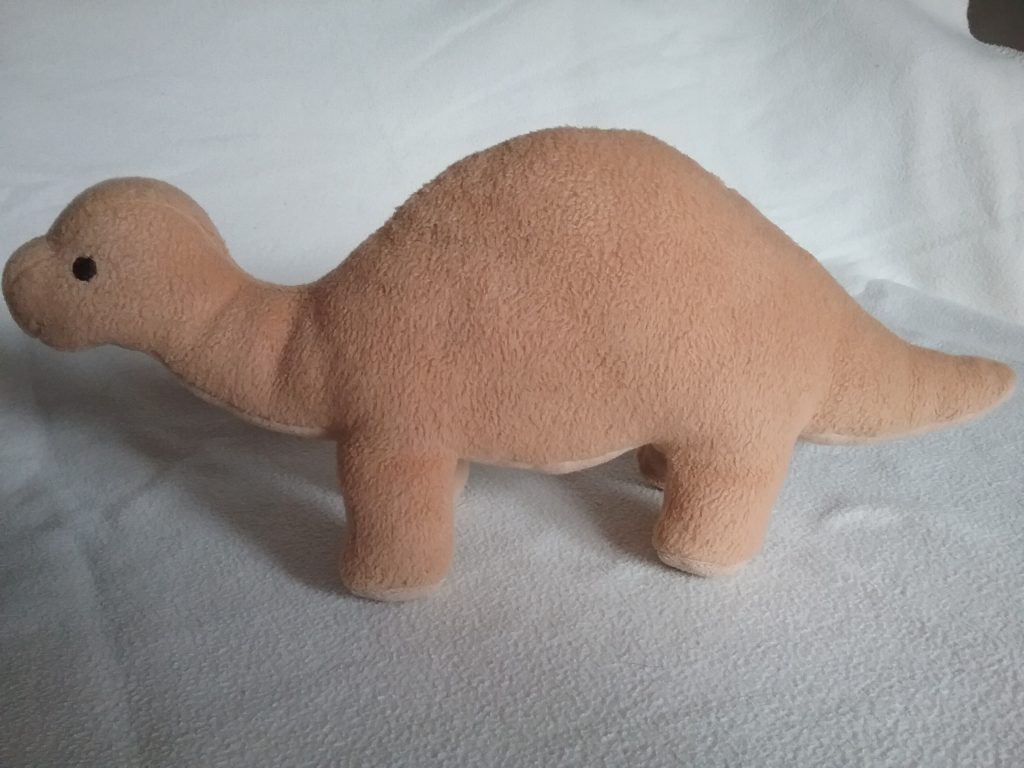 dinosaure en peluche