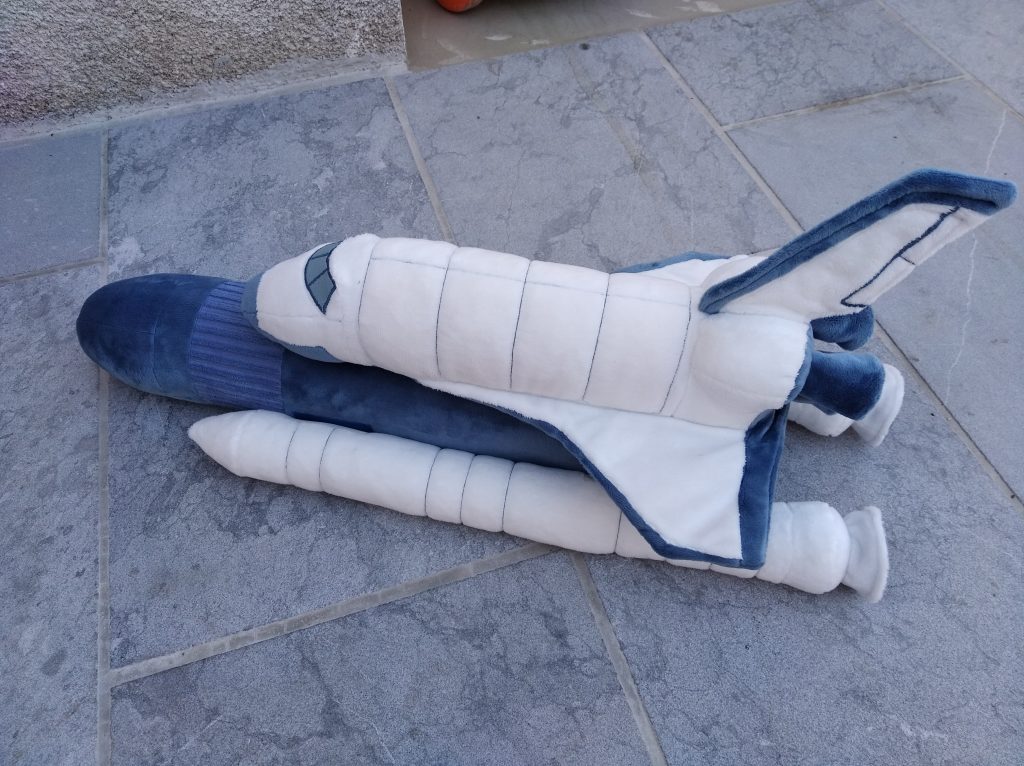 navette spatiale en peluche